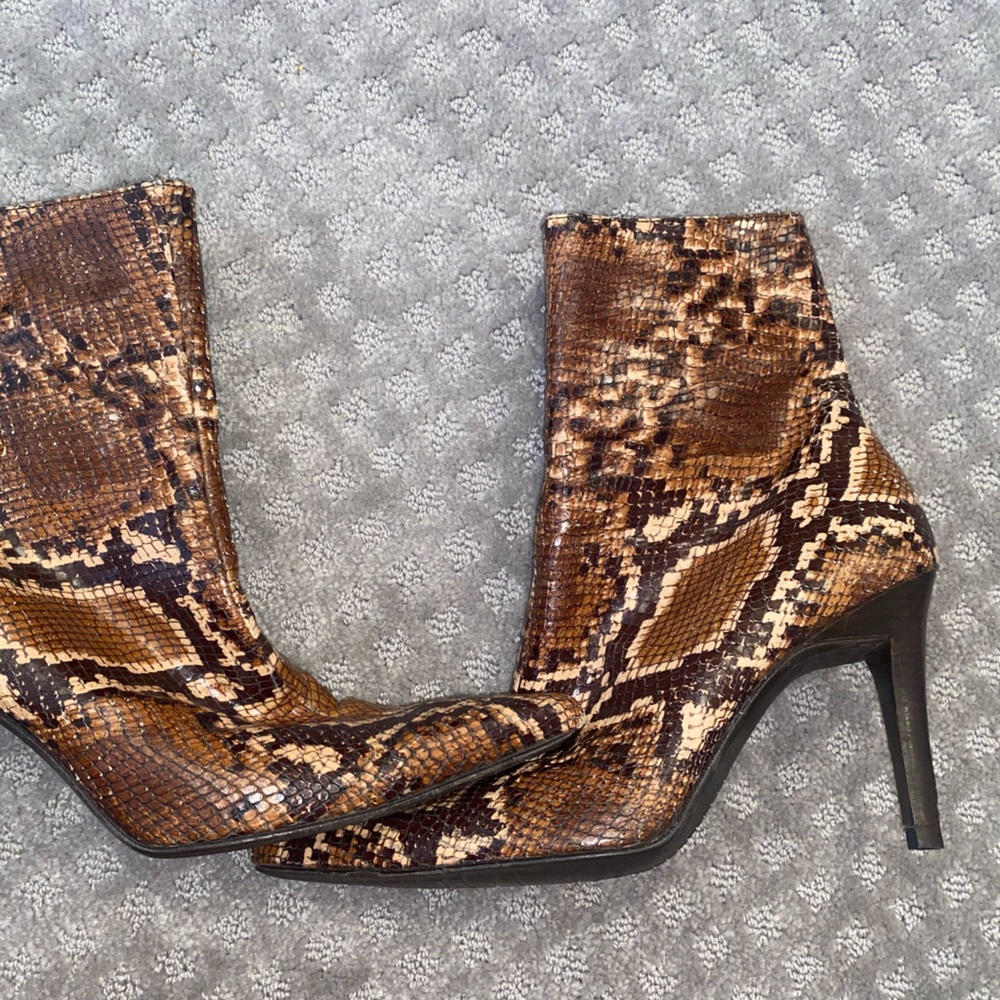 Stuart Weitzman ankle boots size 7
